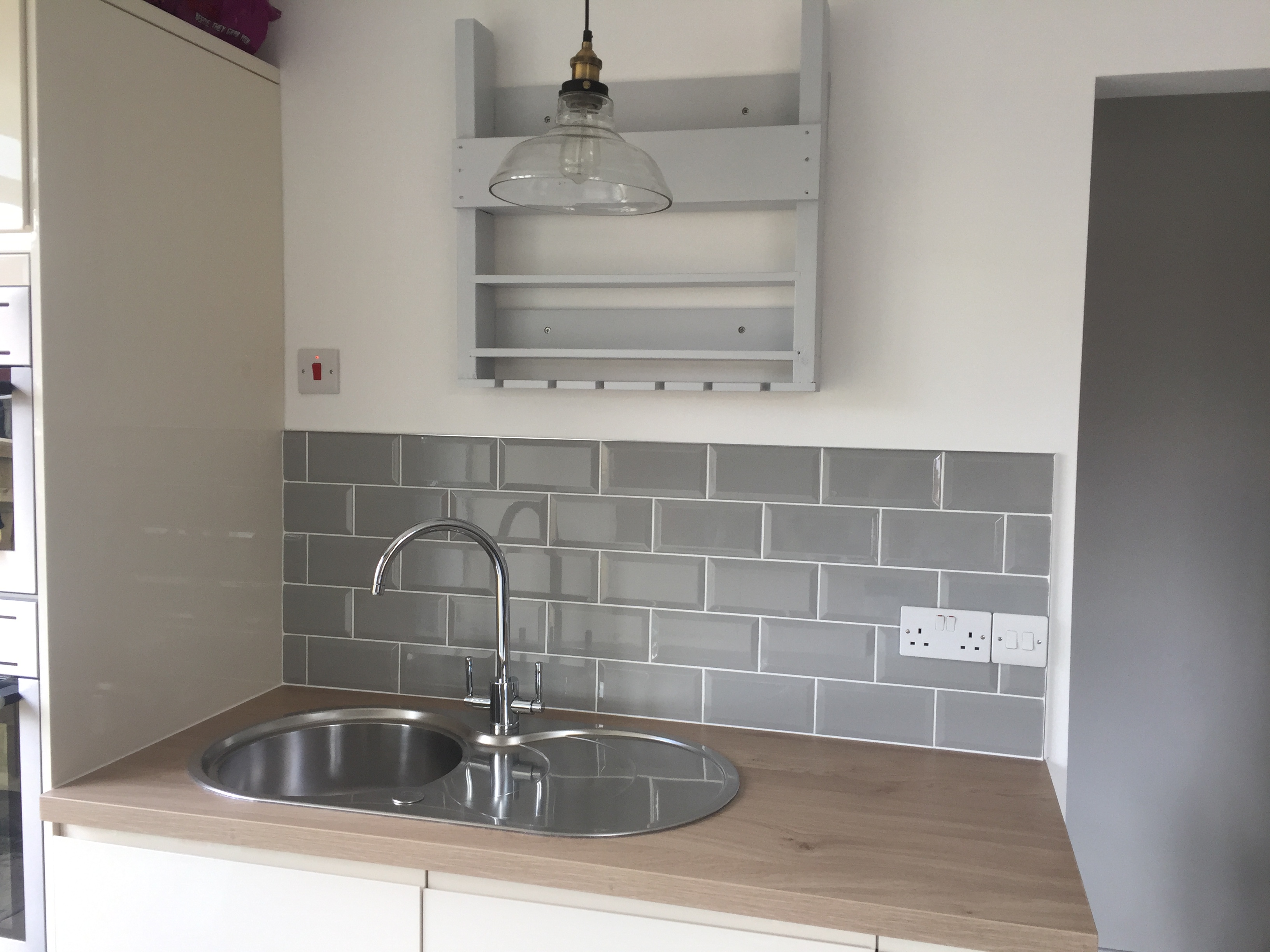 Kitchen - Grey with drink shelf